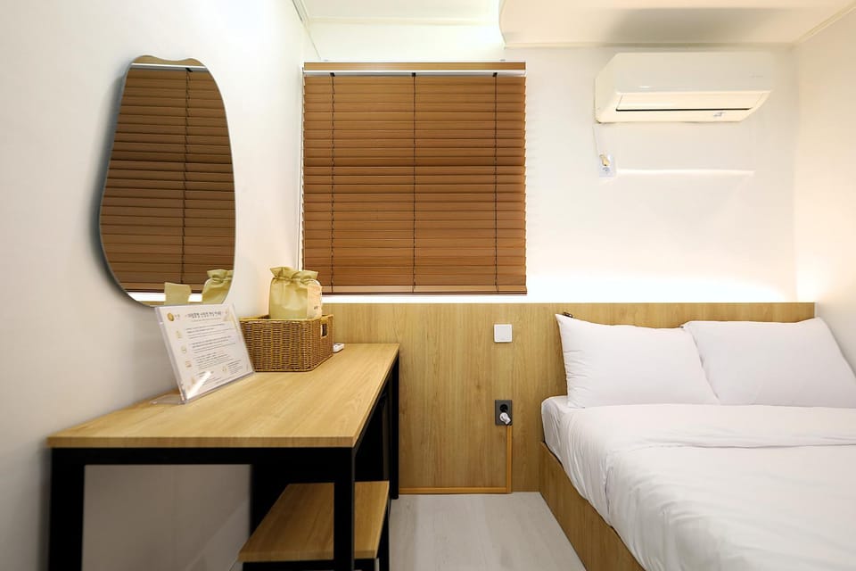 Bed, Photo of the whole room