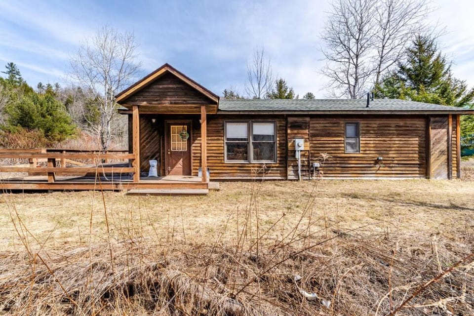 Ski Bowl Cottage! House in Capital District, NY, USA