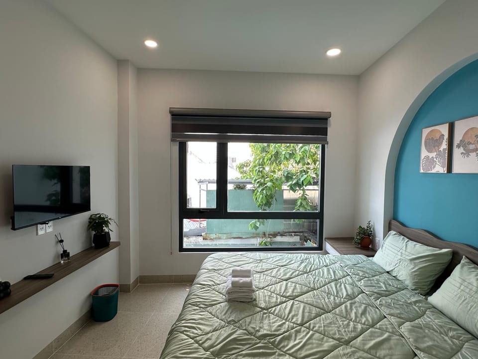 Bed, TV and multimedia, Photo of the whole room, Bedroom, towels