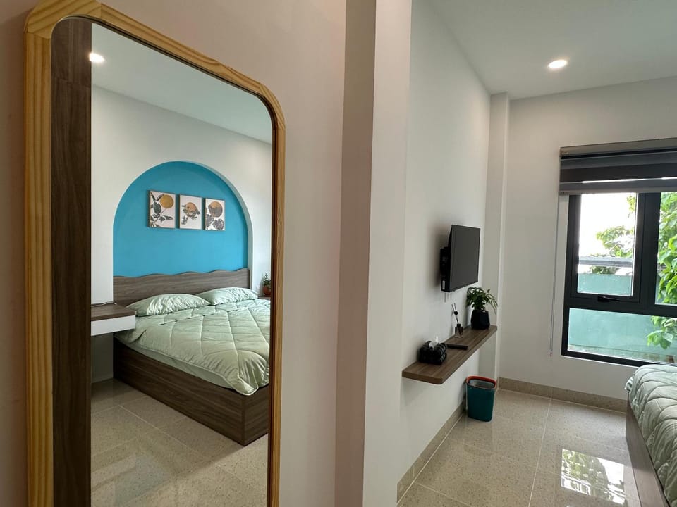 Bed, TV and multimedia, Bedroom