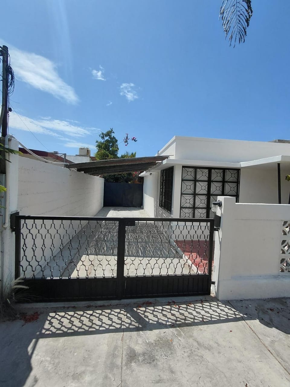 Facade/entrance
