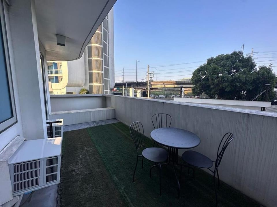 2BR Condo in paranaque with balcony near NAIA Apartment in Pasay