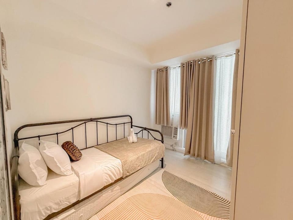 2BR Condo in paranaque with balcony near NAIA Apartment in Pasay