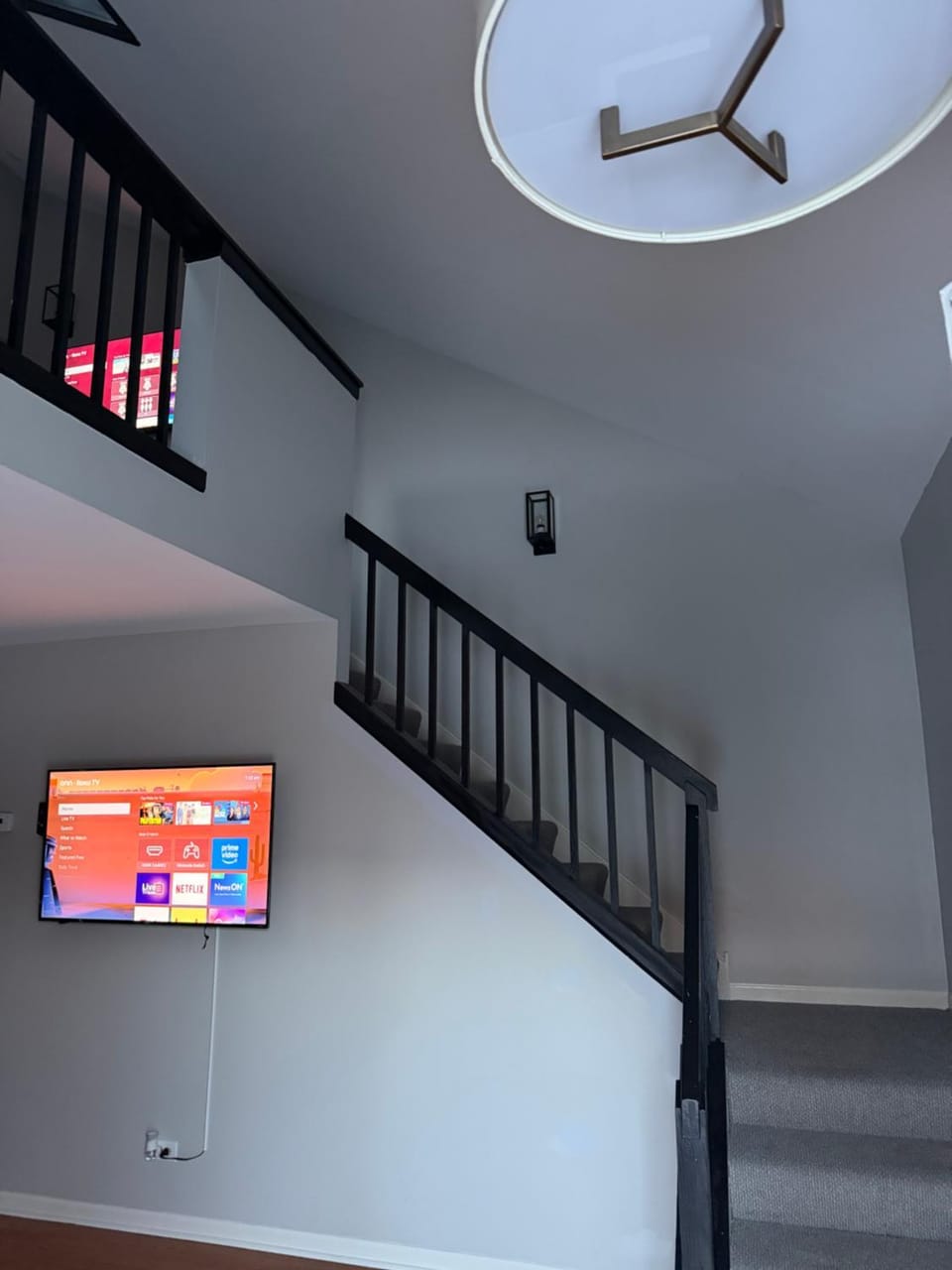 J Luxury Suites Cute & Cozy 1Br Bi Level Loft Style Apt Apartment in Forest Park