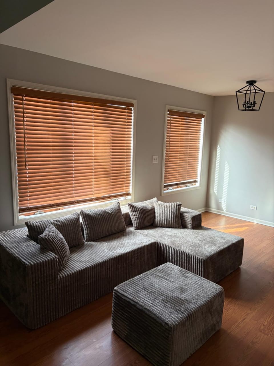 J Luxury Suites Cute & Cozy 1Br Bi Level Loft Style Apt Apartment in Forest Park