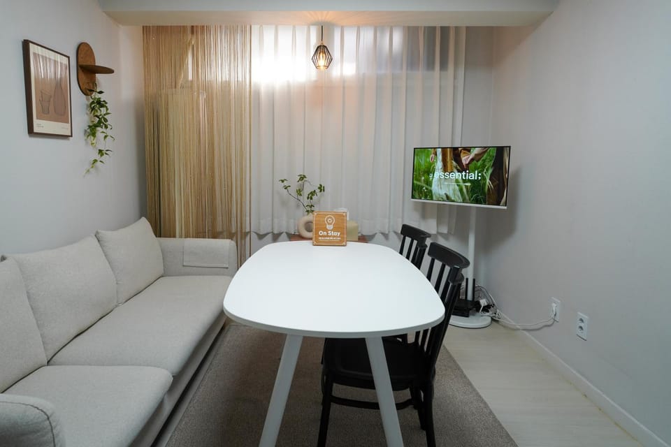 Living room, Dining area