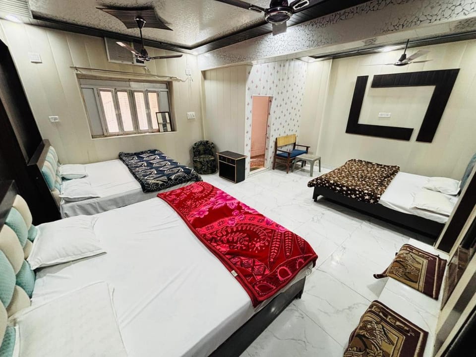 Shri Hari Lodge Hotel in Uttar Pradesh