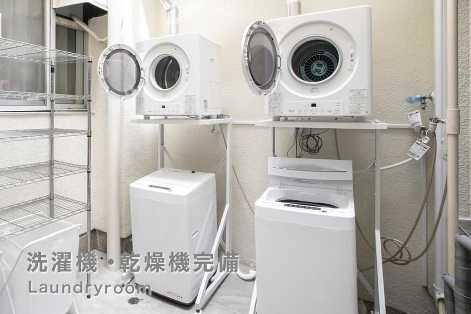 10minute walk from Gifu Station Private parking available for up to 2 cars Accommodates 18 people6 bedrooms Rooftop BBQ Apartment in Gifu, Japan