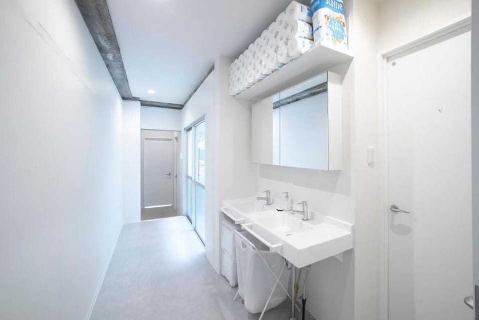 10minute walk from Gifu Station Private parking available for up to 2 cars Accommodates 18 people6 bedrooms Rooftop BBQ Apartment in Gifu, Japan