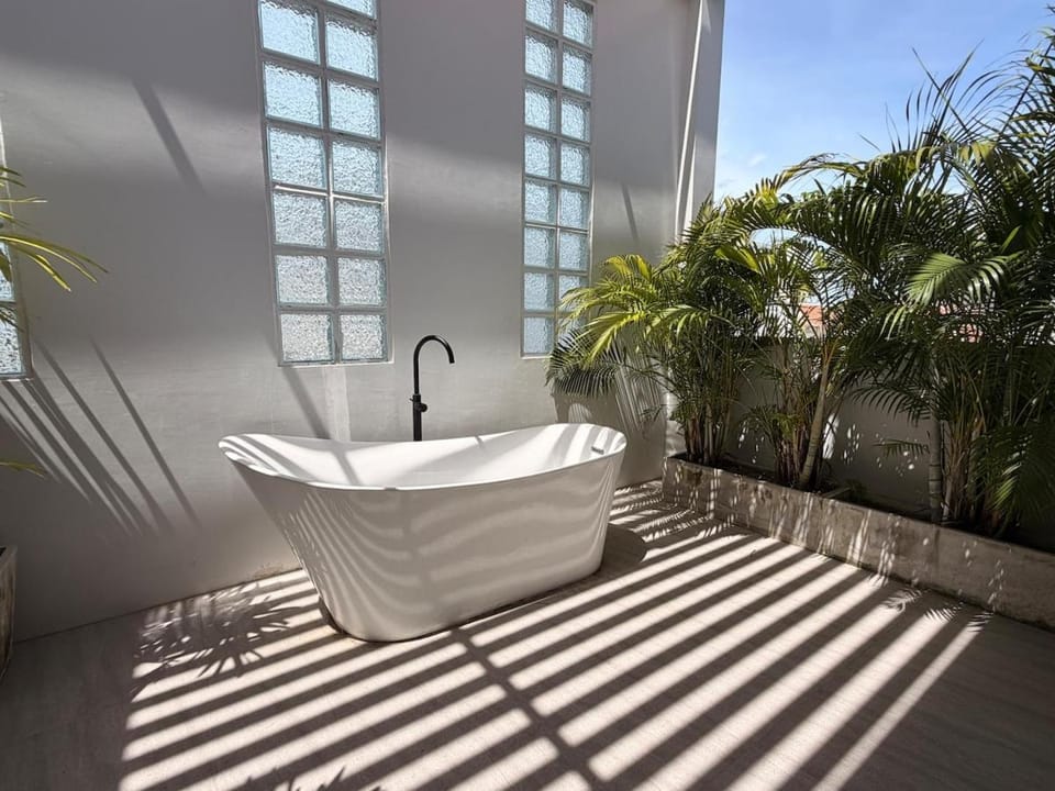 Hot Tub, Bath