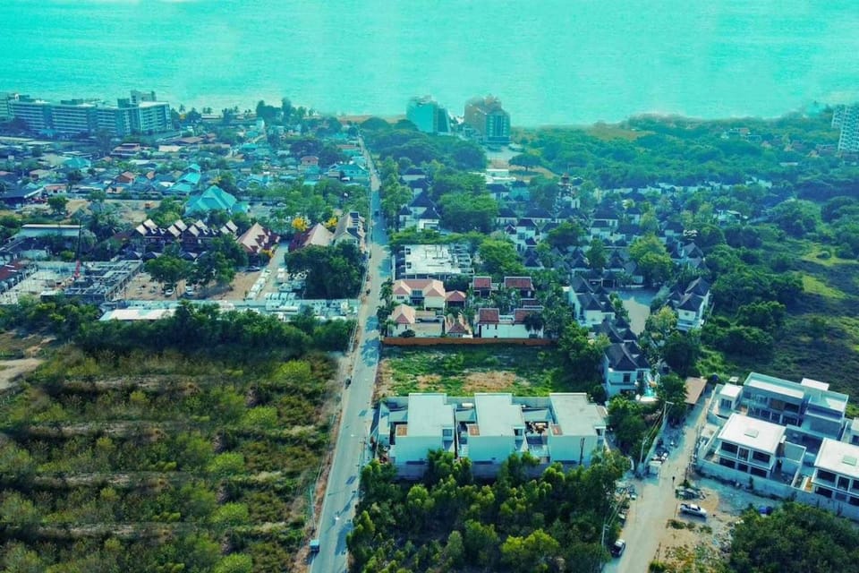 Bird's eye view, Location