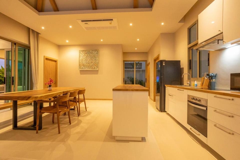 Modern 4BR Pool Villa Ideal Group Getaway V139 Villa in Chalong