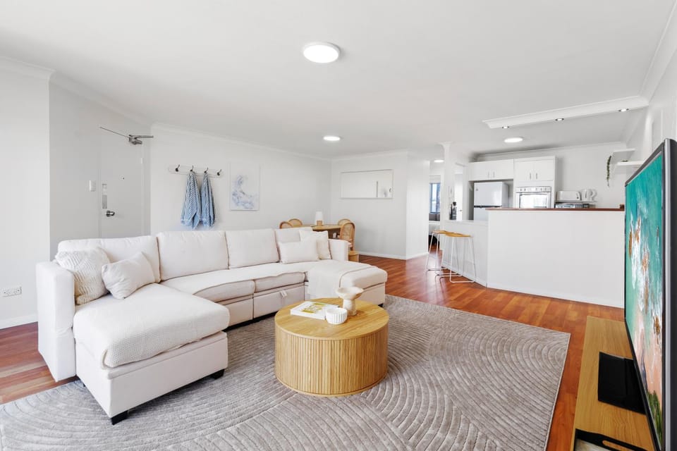 Burleigh Gem - Close to Everything - Pool & Spa Apartment in Burleigh Heads