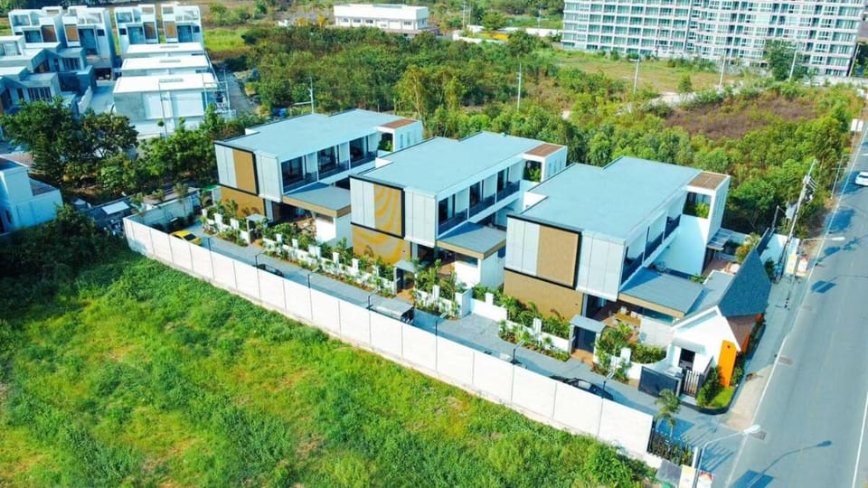 Property building, Bird's eye view, Location