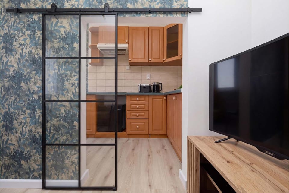 TV and multimedia, Kitchen or kitchenette, oven, stove