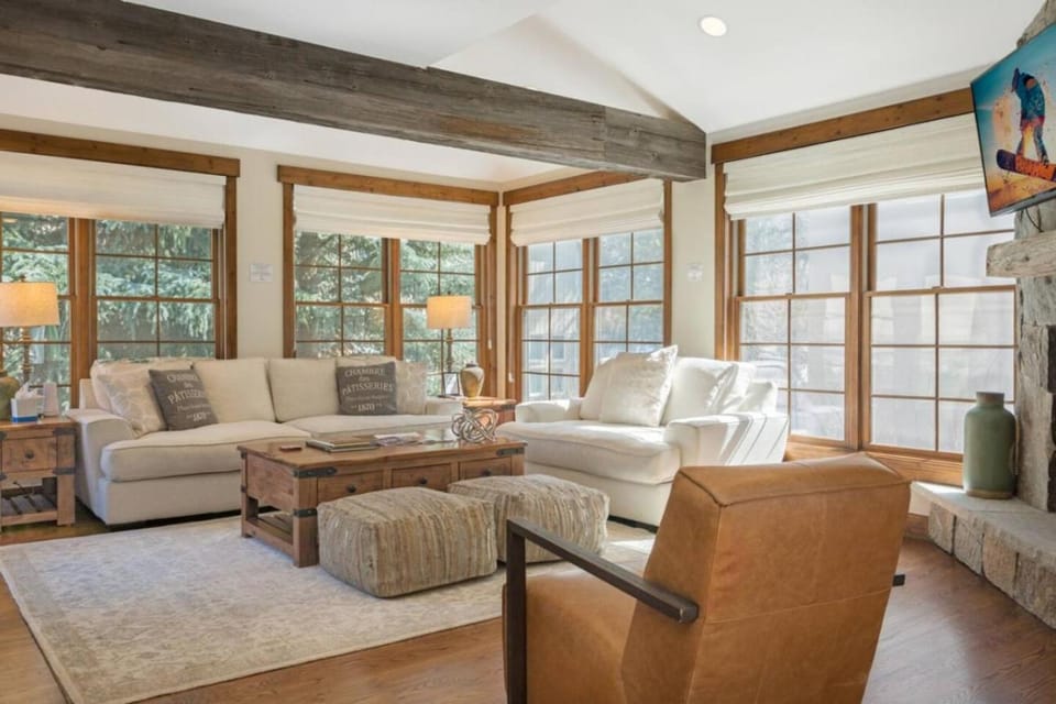 Riverside Gem Hot Tub 3 Min to Beaver Creek House in Avon
