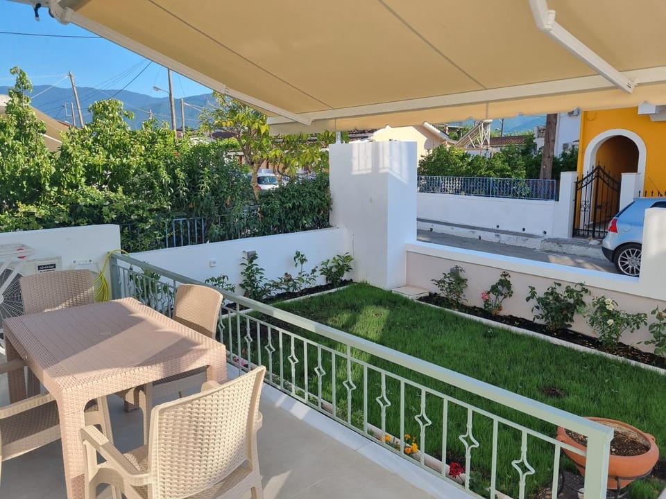Armonia, 100m from the beach House in Sami