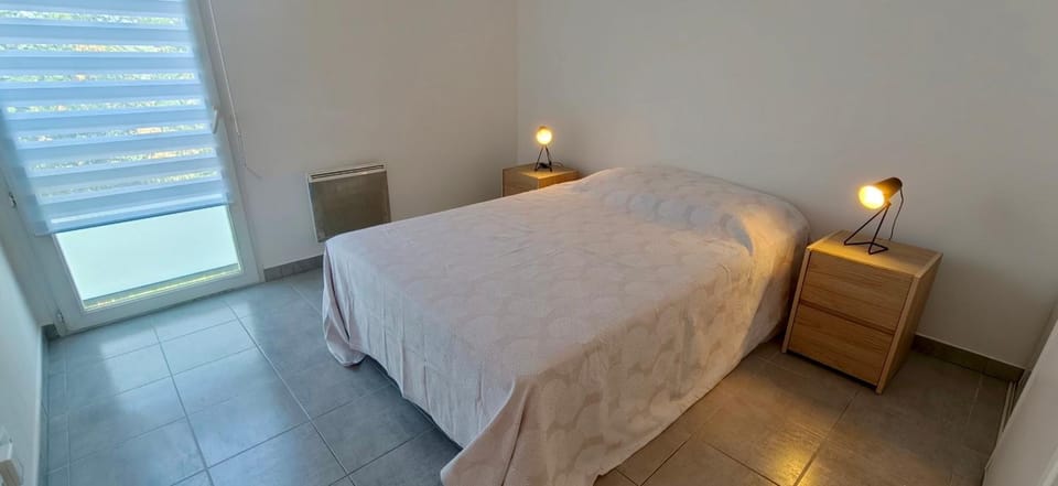 Newly renovated apartment with pool and terrace Apartment in Fréjus