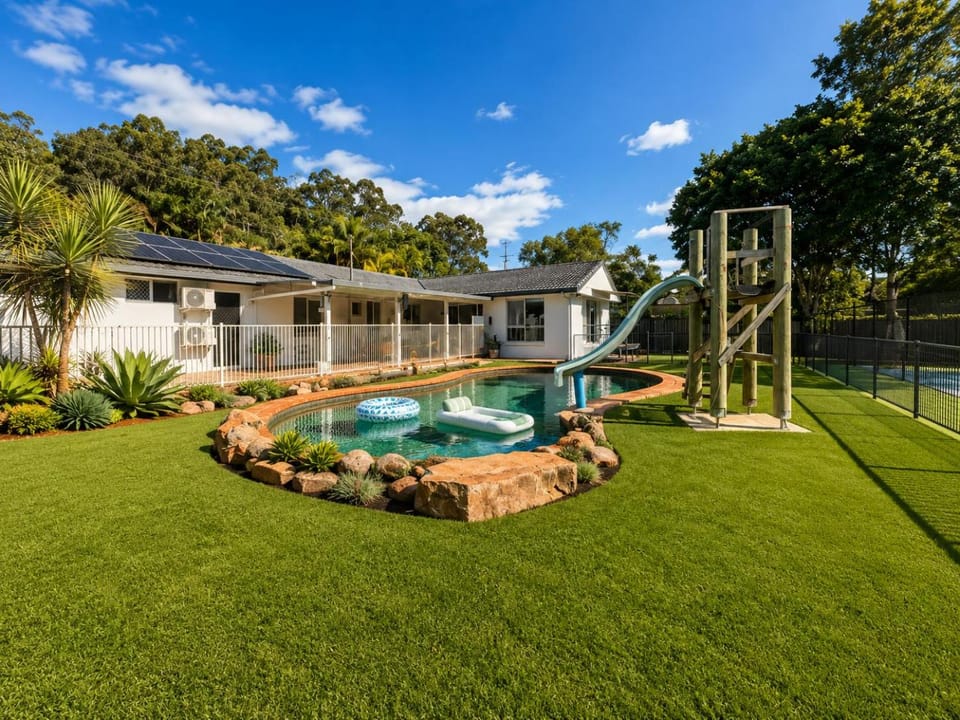 The Dennis Court - Private Tennis Court & Pool House in Brisbane