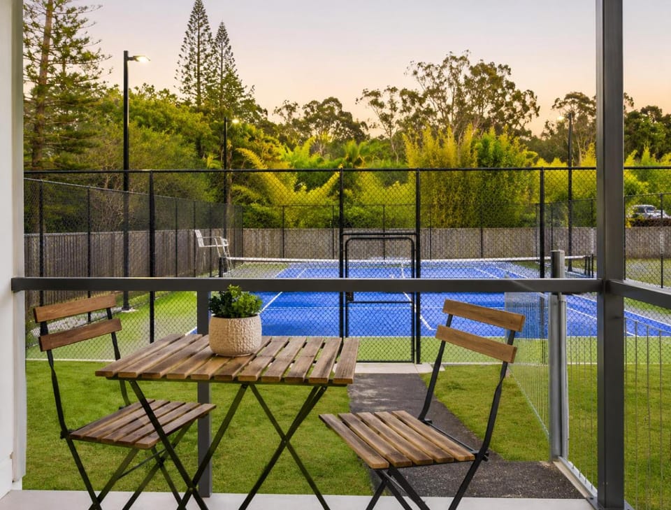 The Dennis Court - Private Tennis Court & Pool House in Brisbane