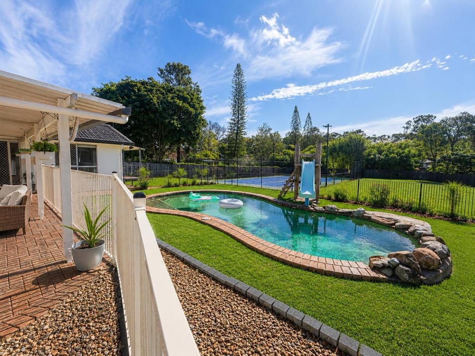 The Dennis Court - Private Tennis Court & Pool House in Brisbane
