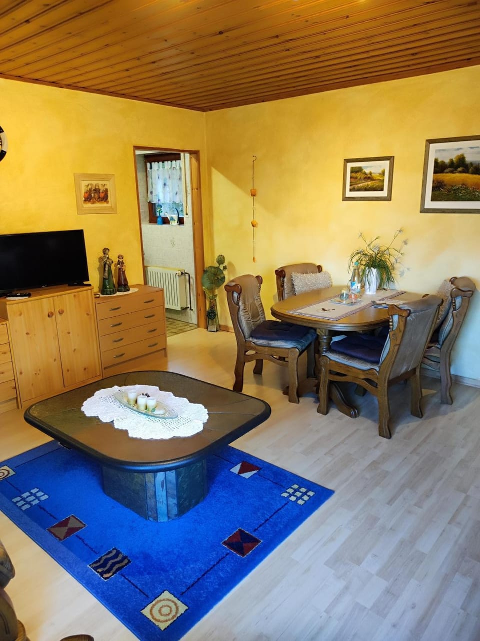 TV and multimedia, Seating area