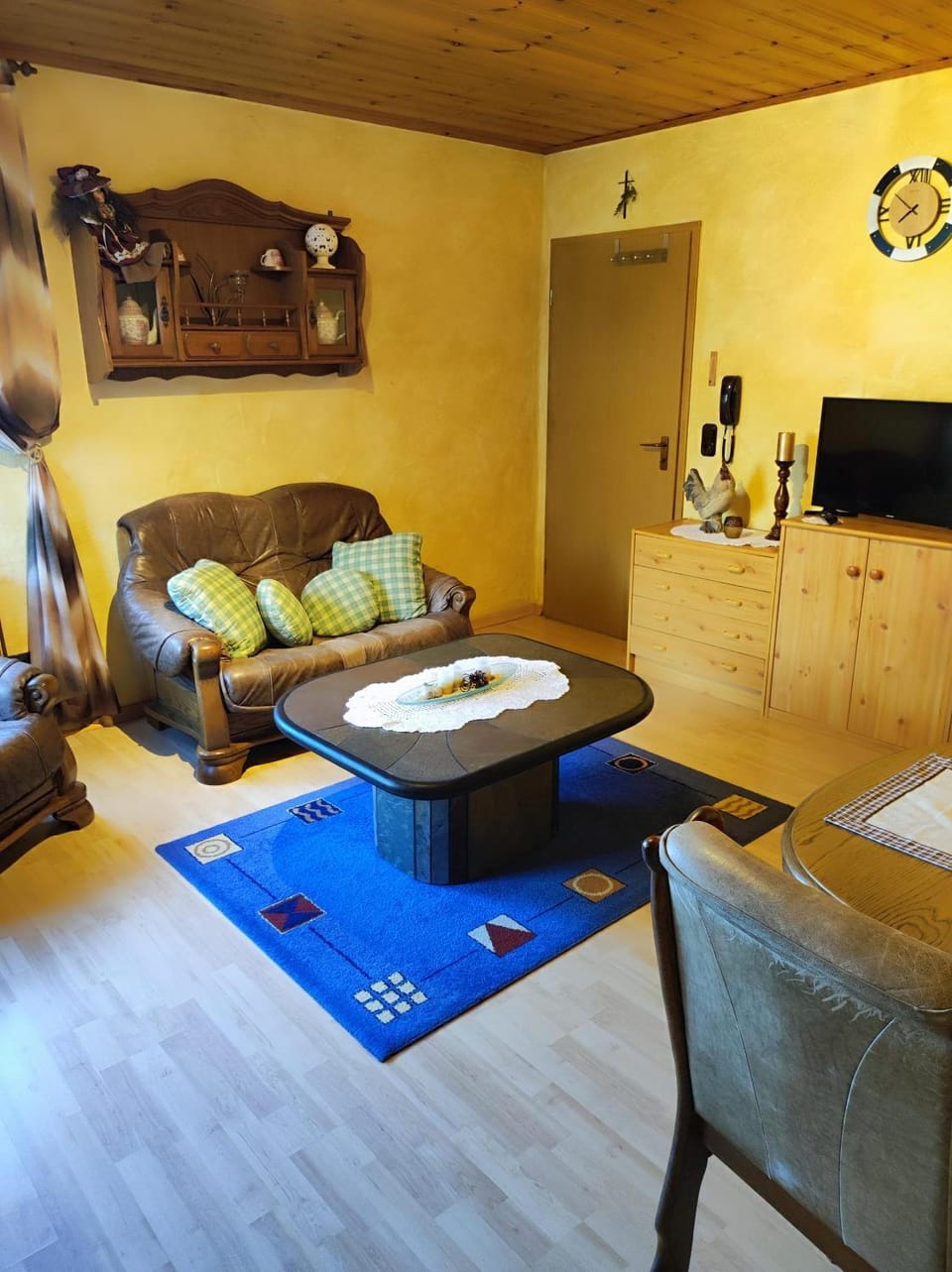 TV and multimedia, Living room, Seating area