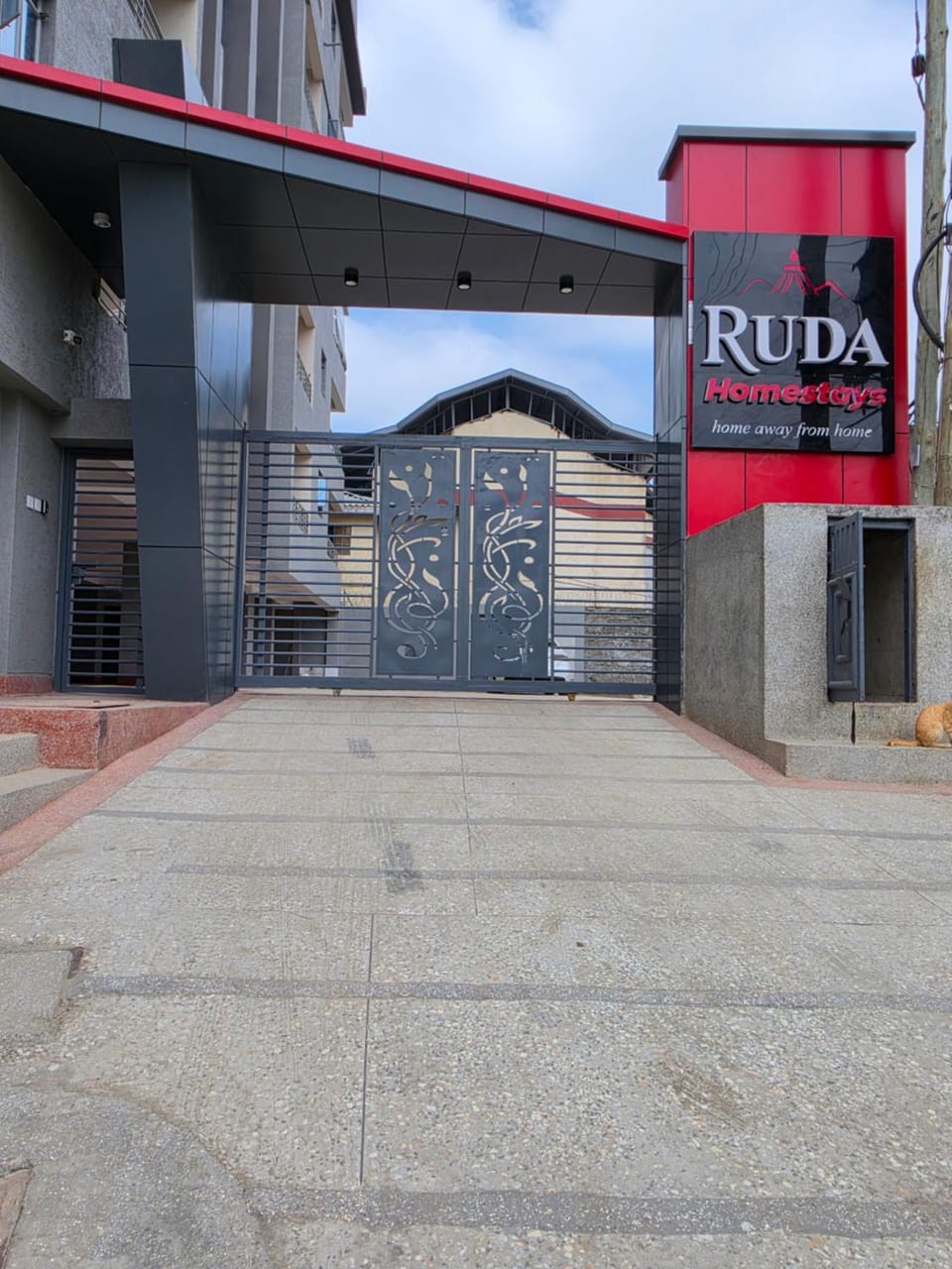 Facade/entrance