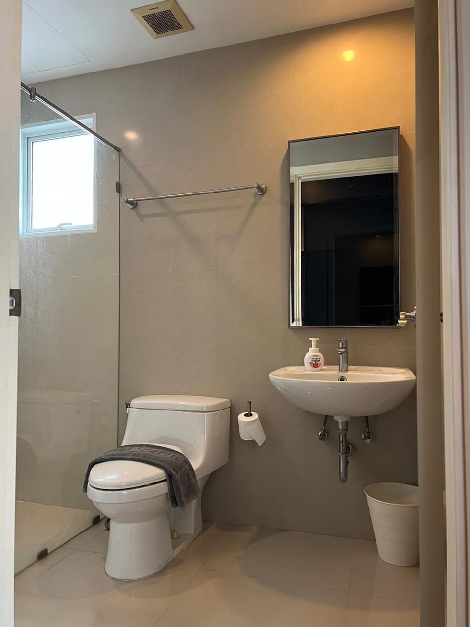 Entire 3Bedroom Townhome, shared swimming pool in Sukhumvit, 2927 House in Bangkok