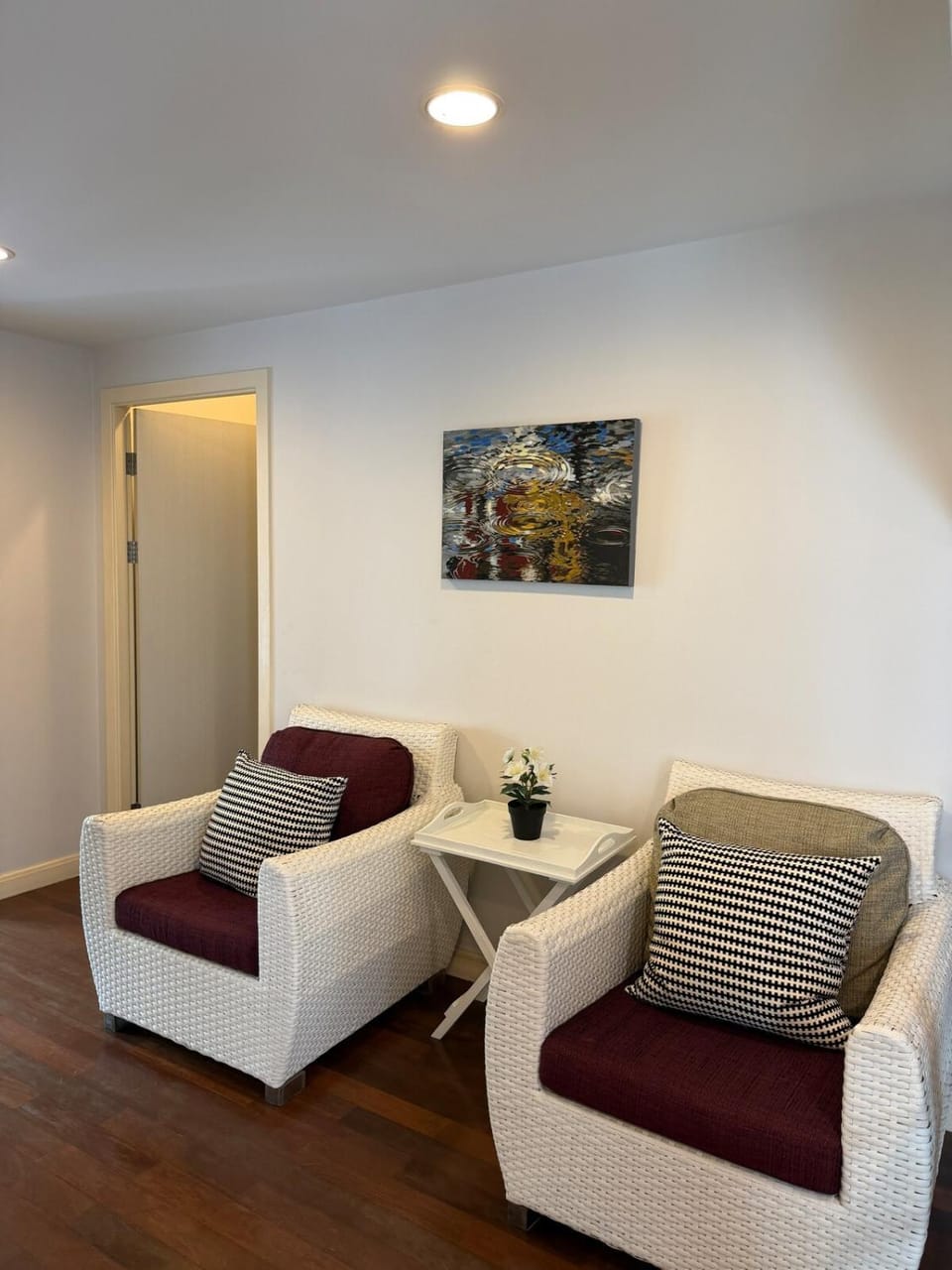 Entire 3Bedroom Townhome, shared swimming pool in Sukhumvit, 2927 House in Bangkok