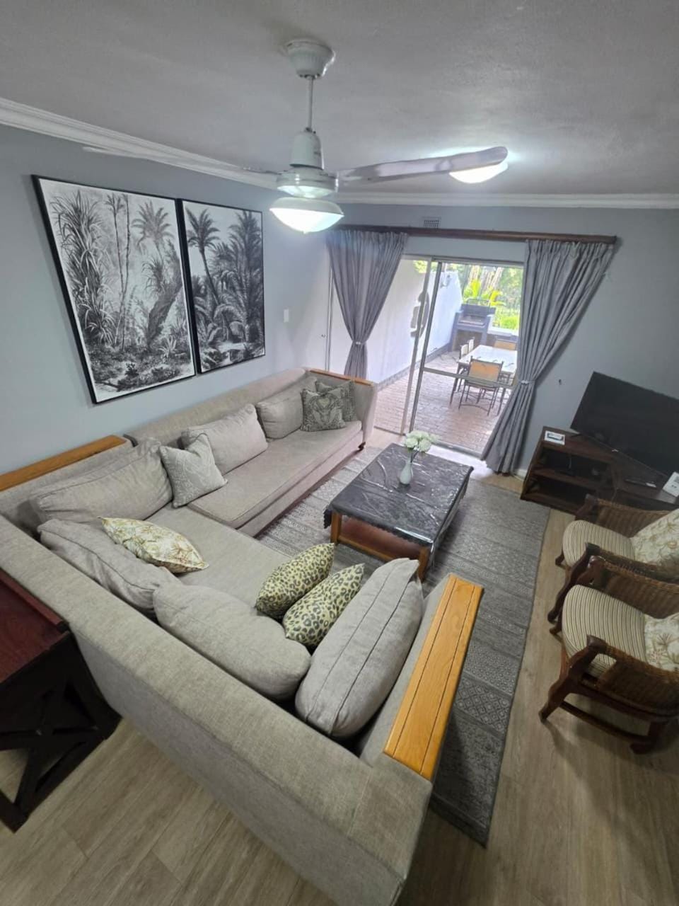 Living room, Seating area