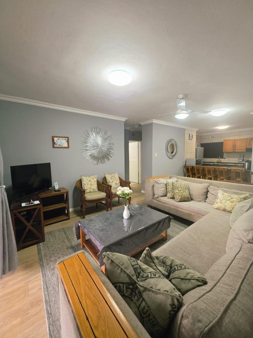 Living room, Seating area, Dining area