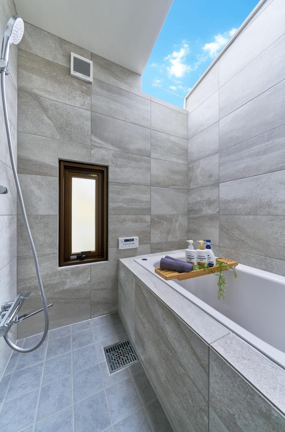 Home Oasis Apartment in Shibuya