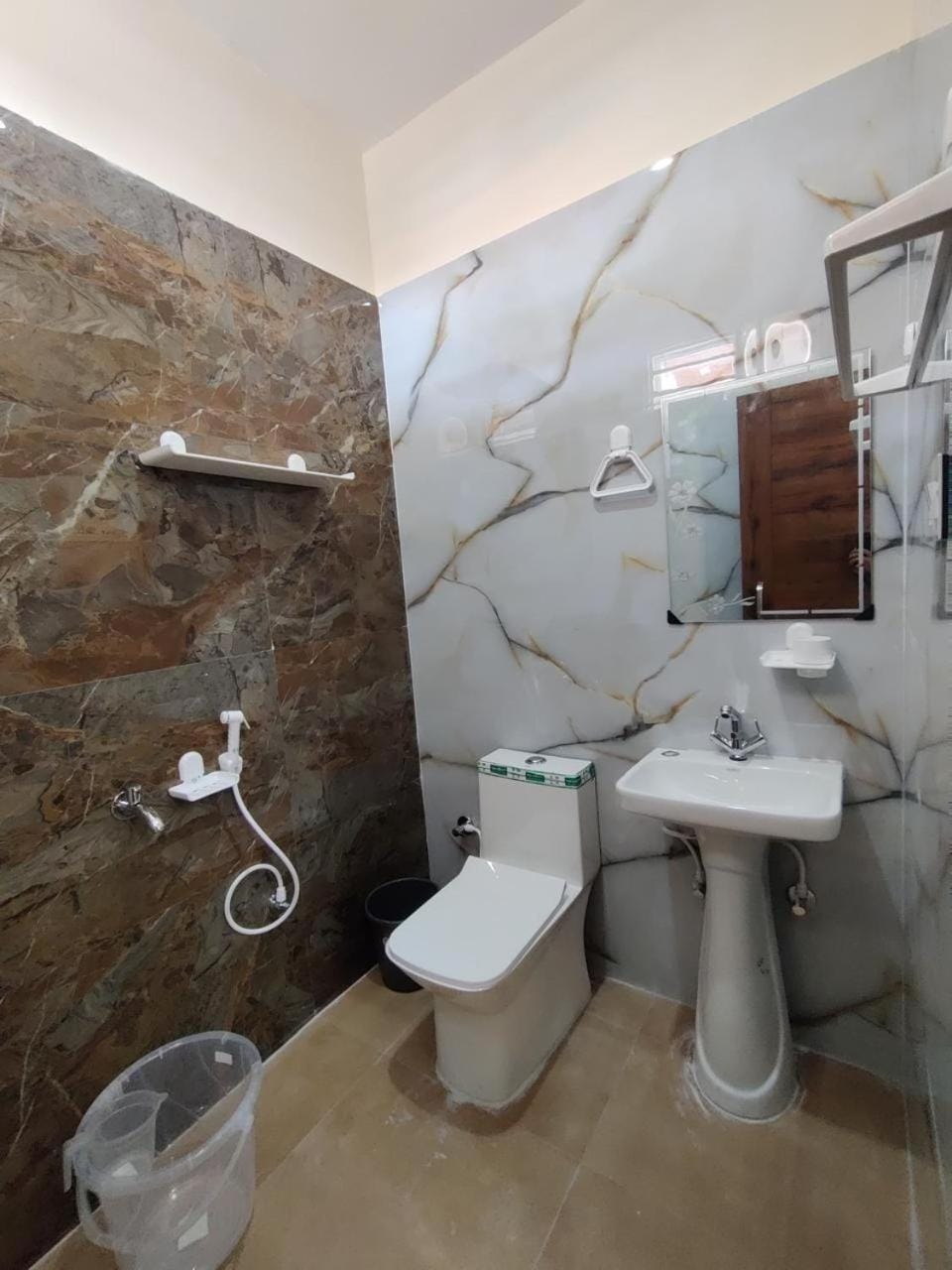 M2 lambardaar Hotel in Uttarakhand