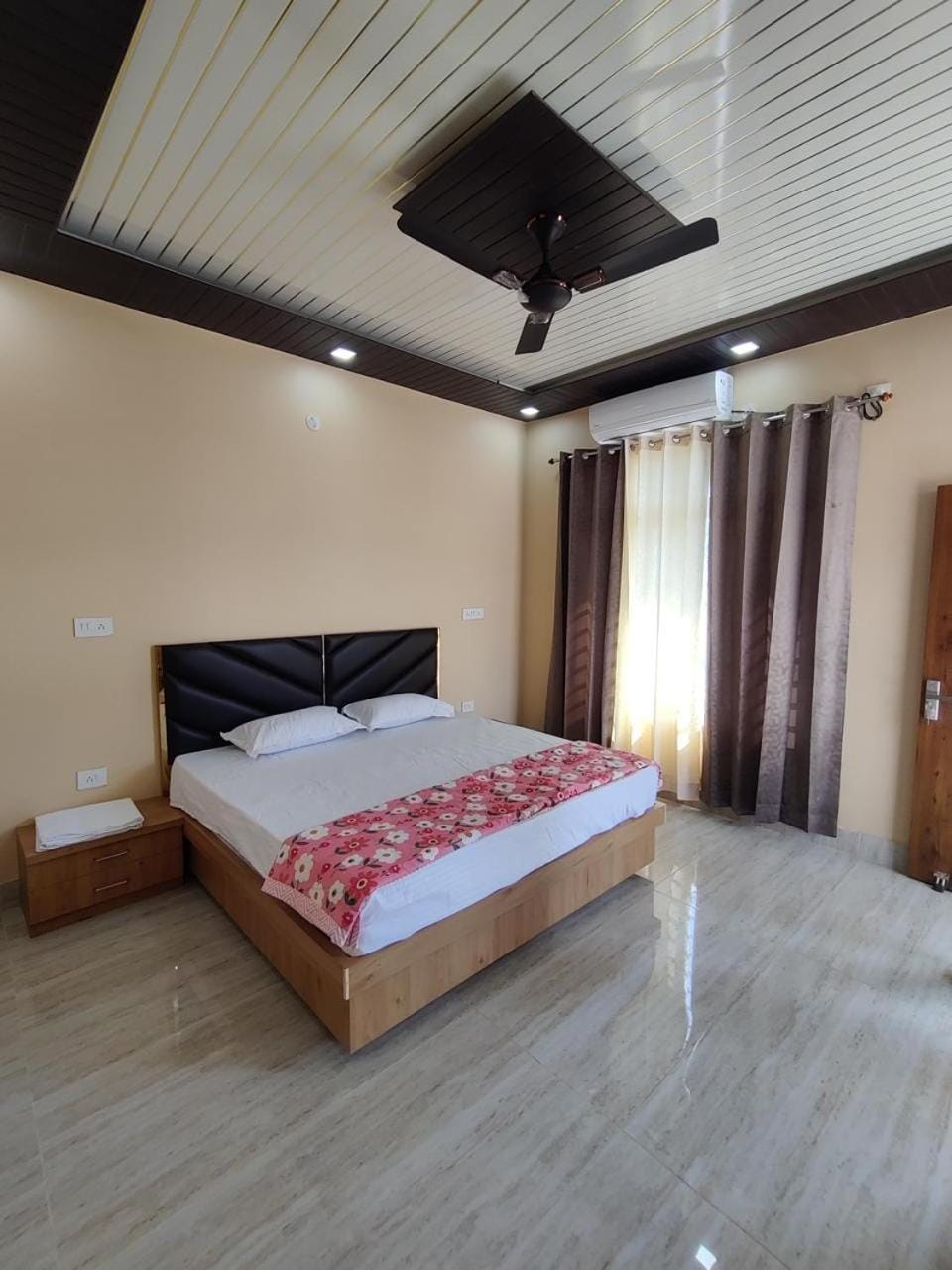 M2 lambardaar Hotel in Uttarakhand