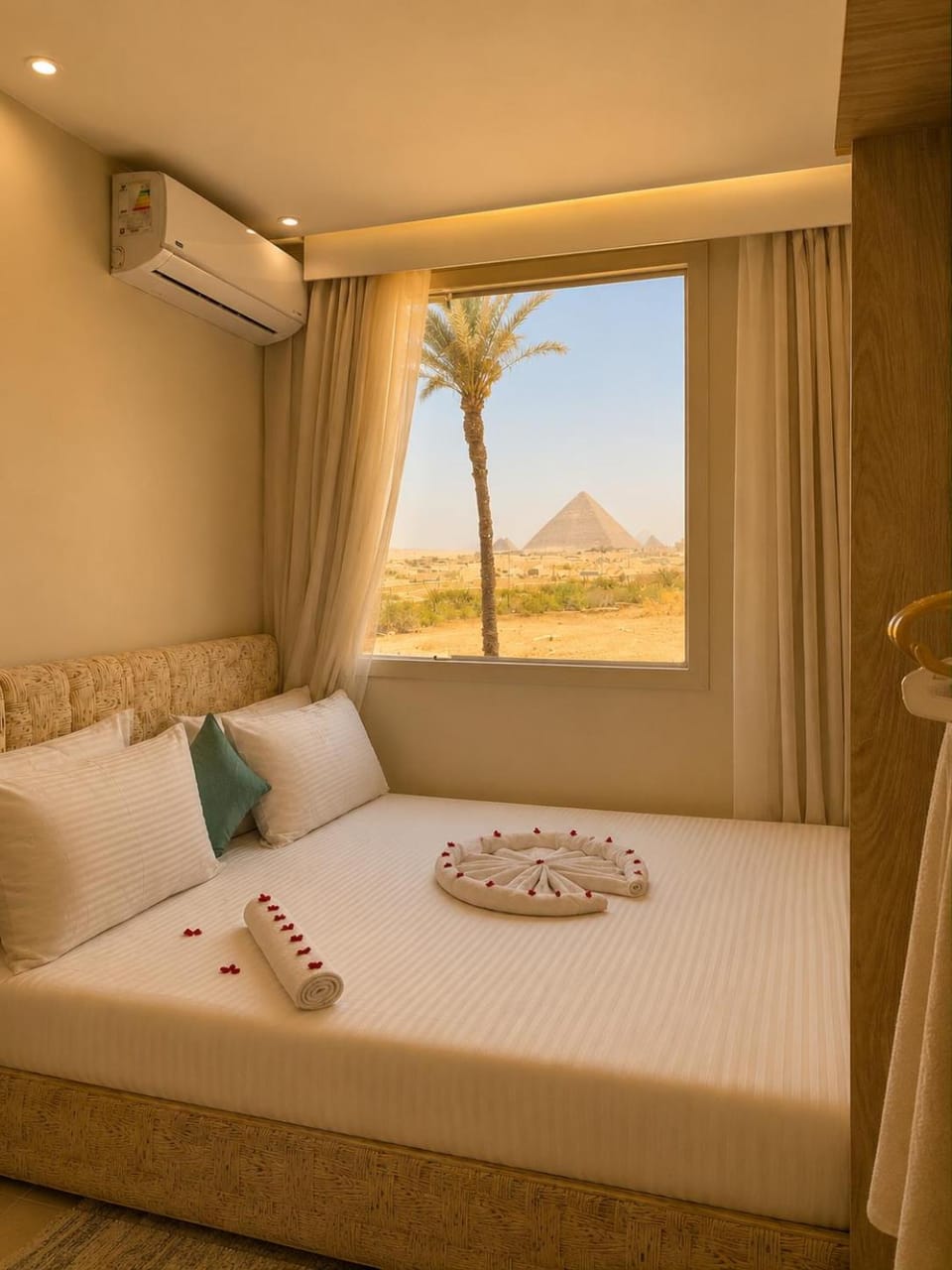 Bed, Natural landscape, Photo of the whole room, Bedroom, Mountain view, towels, air conditioner