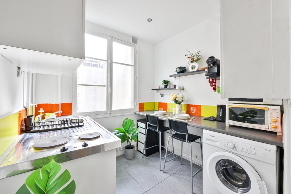 Dining area, kitchen