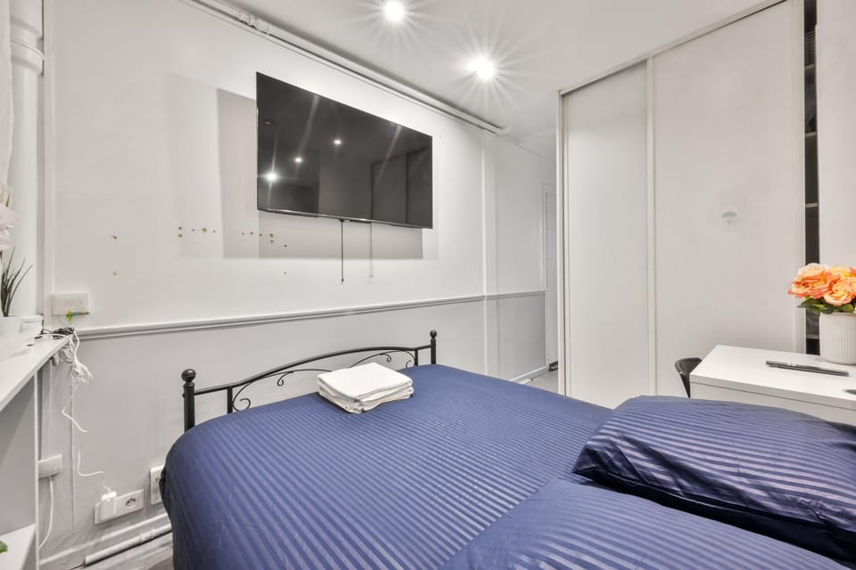 Bed, TV and multimedia