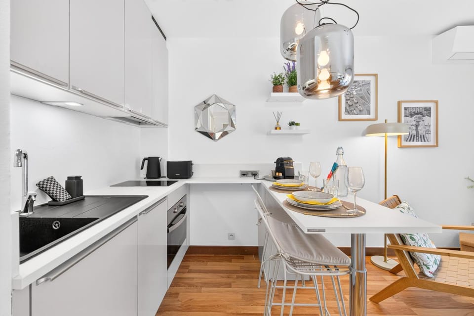 Kitchen or kitchenette, Dining area, stove, toaster