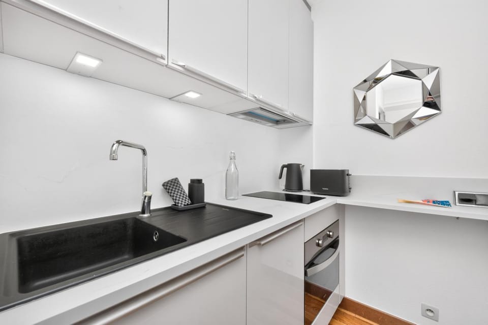 Kitchen or kitchenette, dishwasher, minibar, stove, toaster