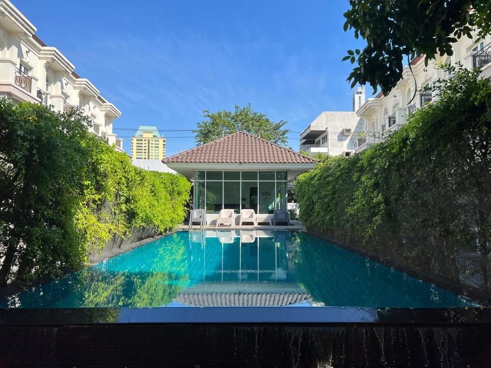 Entire 3Bedroom Townhome, shared swimming pool in Sukhumvit, 2904 House in Bangkok