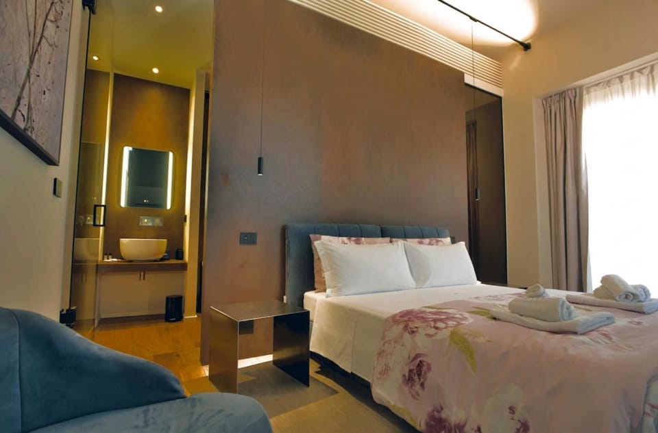 Coffee/tea facilities, Bedroom, heating, minibar, towels, air conditioner