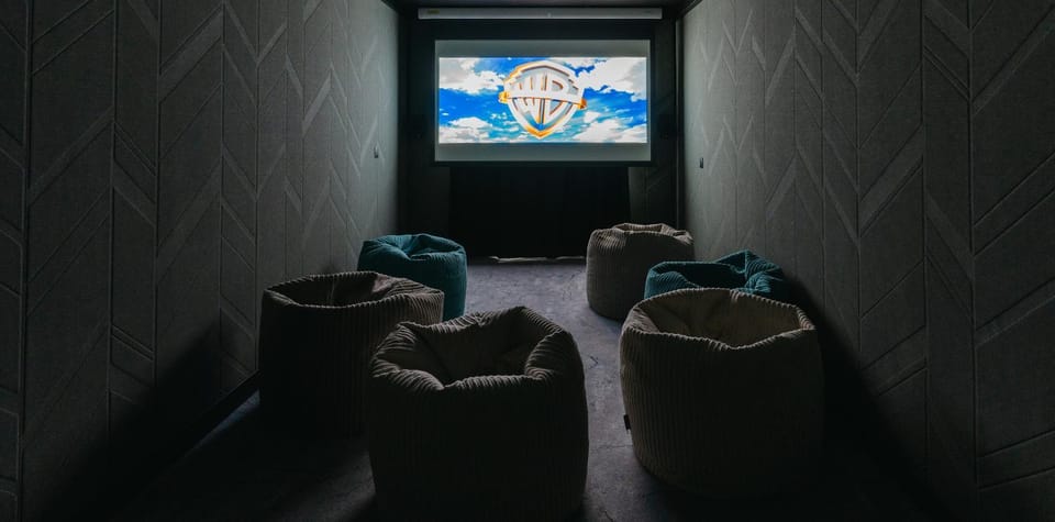 Communal lounge/ TV room