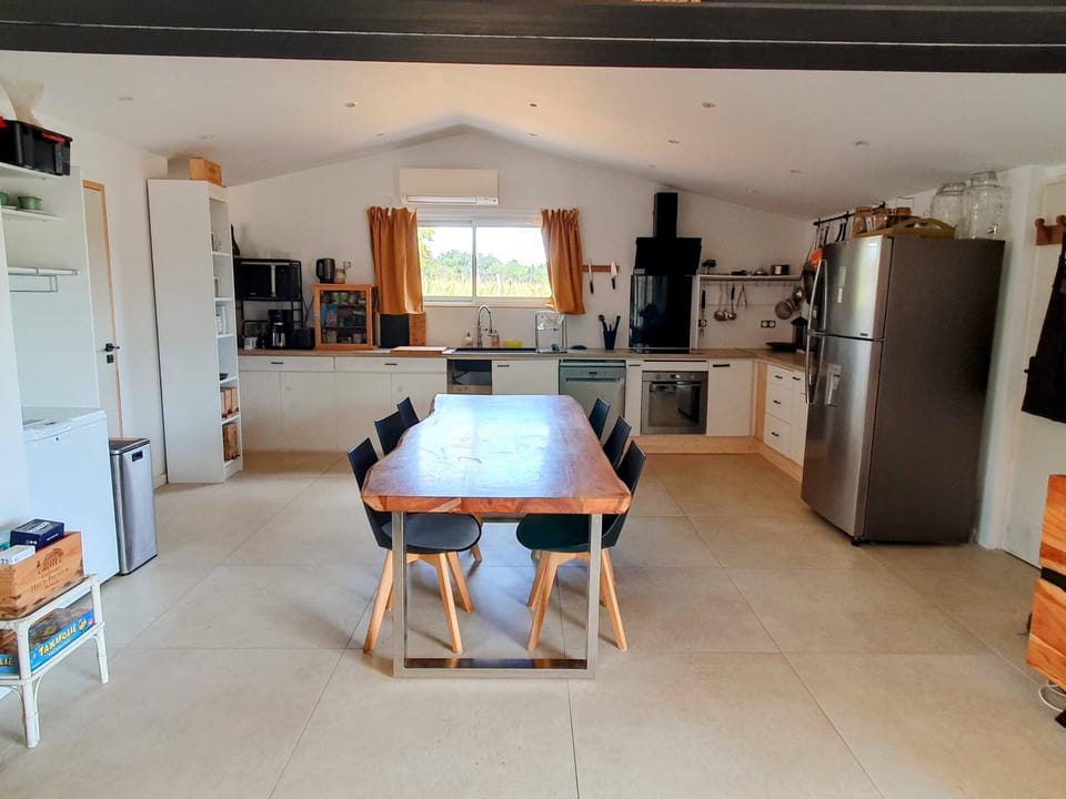 Kitchen or kitchenette, Dining area, dishwasher, oven, pet friendly, stove