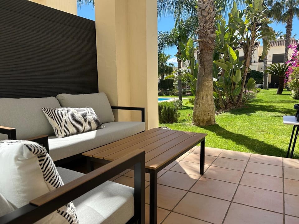 Property building, Balcony/Terrace, Living room