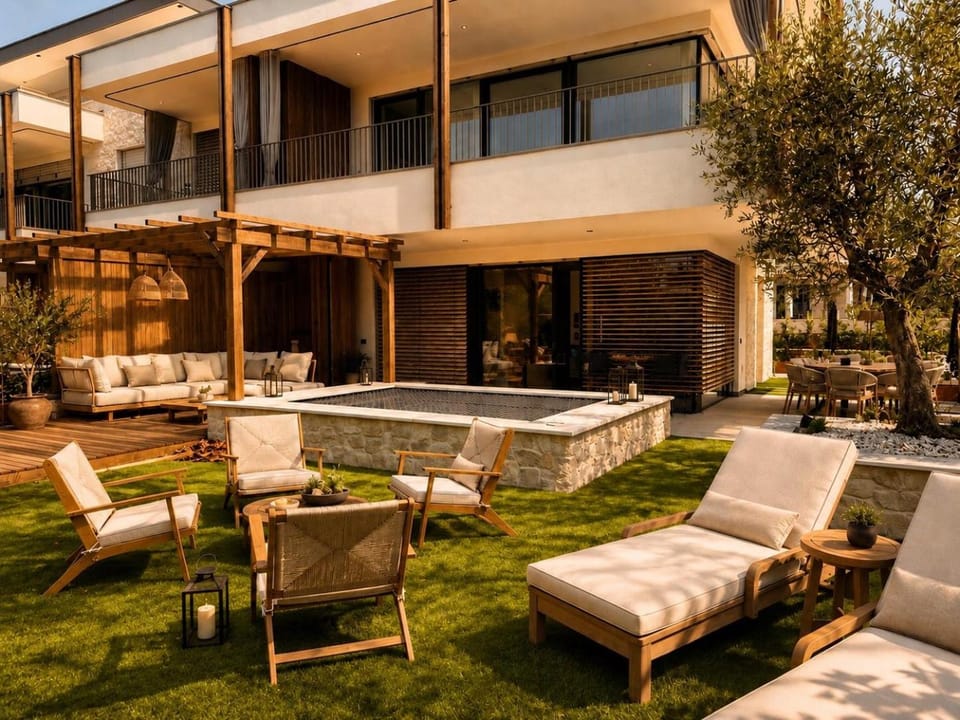 SalvatoreHomes - Casa Serenia - Ultra Luxury Duplex in the Heart of Bardolino with Dream Garden & Direct Infinity Pool Access Apartment in Bardolino