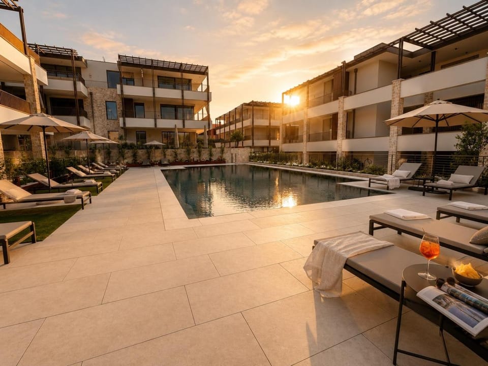 SalvatoreHomes - Casa Serenia - Ultra Luxury Duplex in the Heart of Bardolino with Dream Garden & Direct Infinity Pool Access Apartment in Bardolino