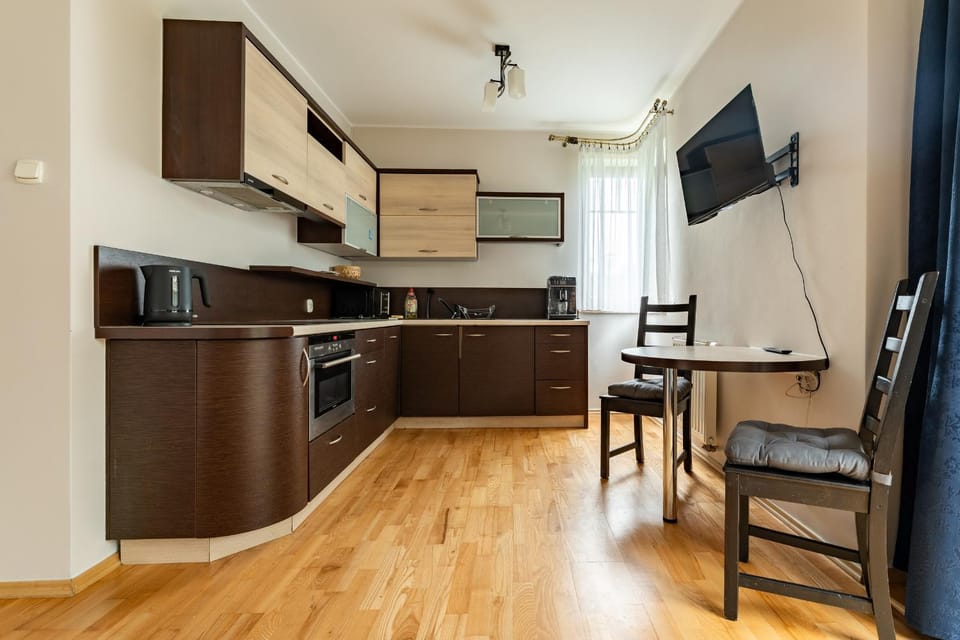 Kitchen or kitchenette, Dining area, dishwasher, oven, stove