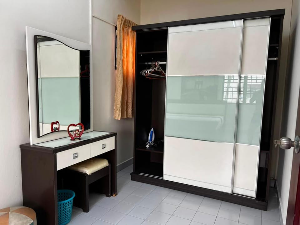 johor bahru corner party house 4bedroom 3bathroom 15pax House in Johor Bahru
