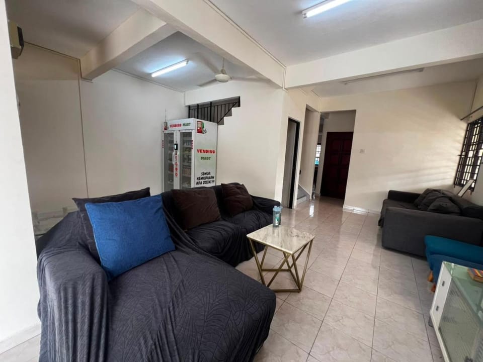 johor bahru corner party house 4bedroom 3bathroom 15pax House in Johor Bahru